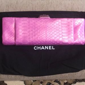 CHANEL new real sneakclutch